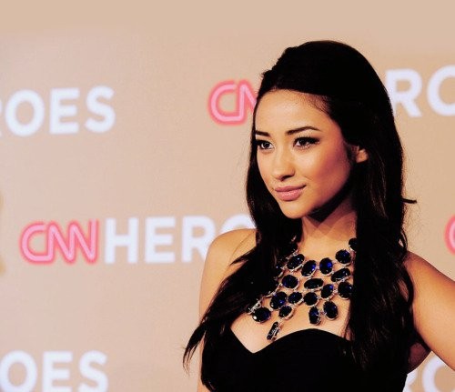 Shay Mitchell Fotoğrafları 18