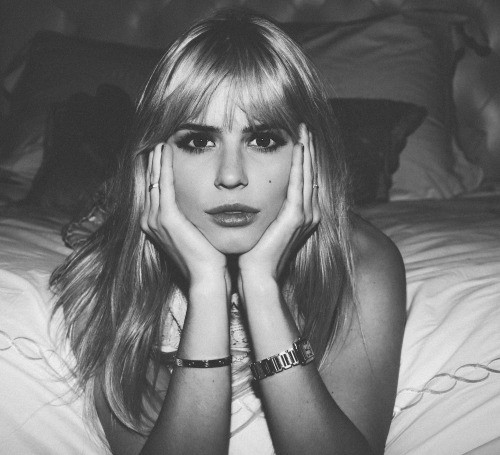 Carlson Young Fotoğrafı