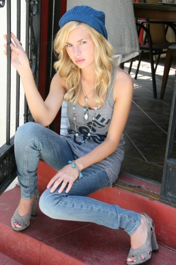 Britt Robertson fotoğrafı