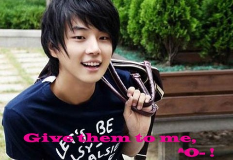 Yoon Si Yoon Fotoğrafı