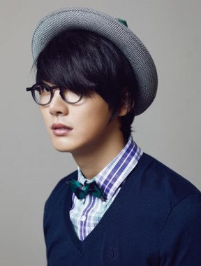 Yoon Si Yoon Fotoğrafı