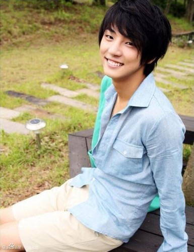 Yoon Si Yoon Fotoğrafı