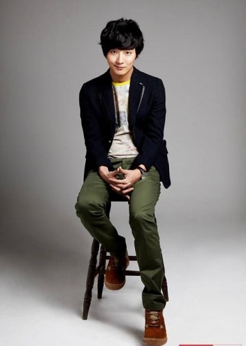 Yoon Si Yoon Fotoğrafı