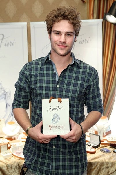 Grey Damon Fotoğrafı