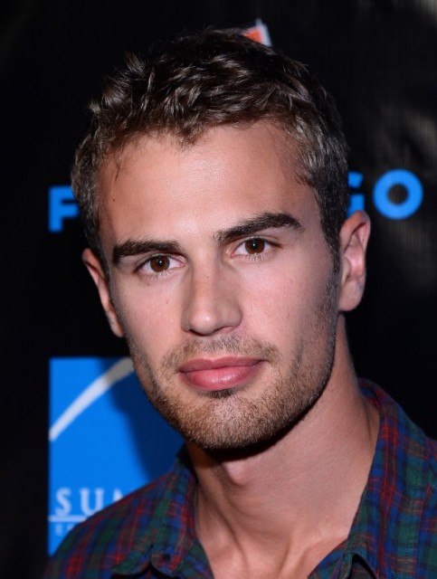 Theo James Fotoğrafları 31