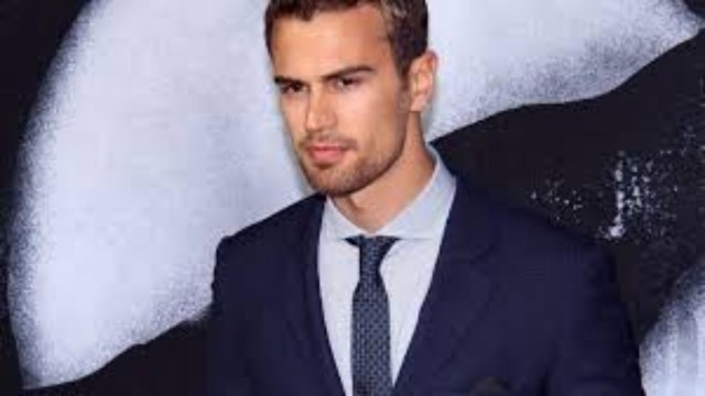 Theo James Fotoğrafları 55