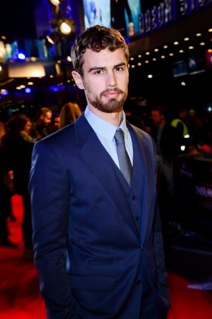 Theo James Fotoğrafları 60