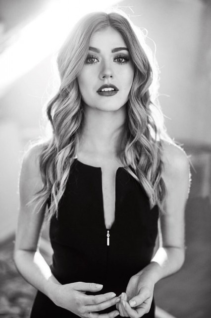 Katherine McNamara Fotoğrafları 75