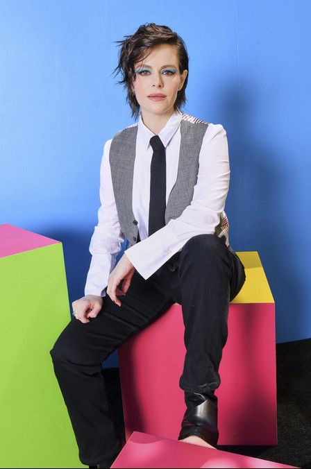 Emily Hampshire Fotoğrafı