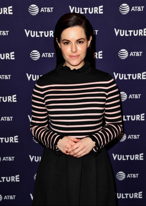 Emily Hampshire Fotoğrafı