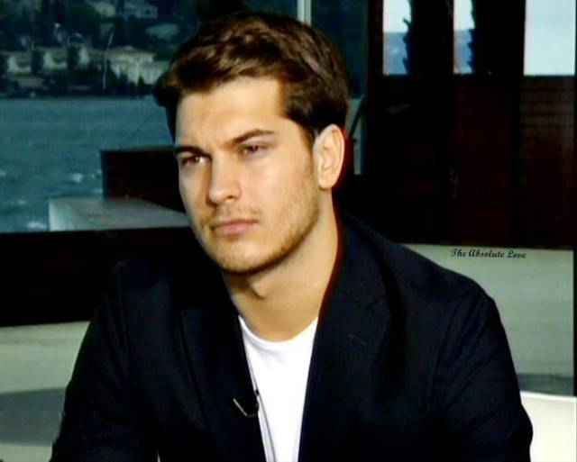 Cagatay aksoy ok. Биргюл Улусой. Чагатай Улусой великолепный век. Фотосесия Чагатая Улусоя.