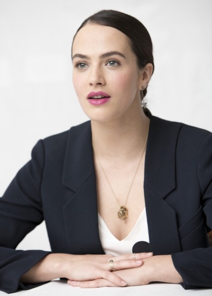 Jessica Brown-Findlay Fotoğrafları 19