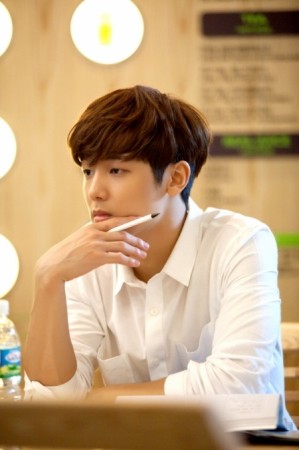Kang Min-hyuk Fotoğrafı