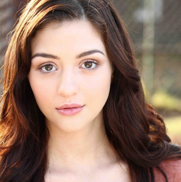 Katie Findlay Fotoğrafı