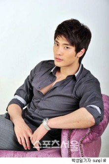 Sung Hoon Fotoğrafı