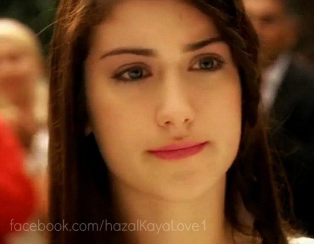 Hazal Kaya Fotoğrafları 367