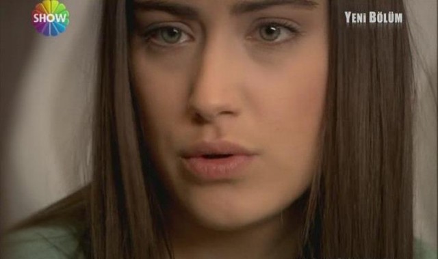 Hazal Kaya Fotoğrafı