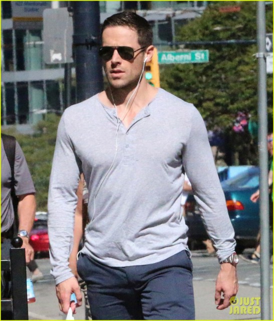 Dylan Bruce Fotoğrafı