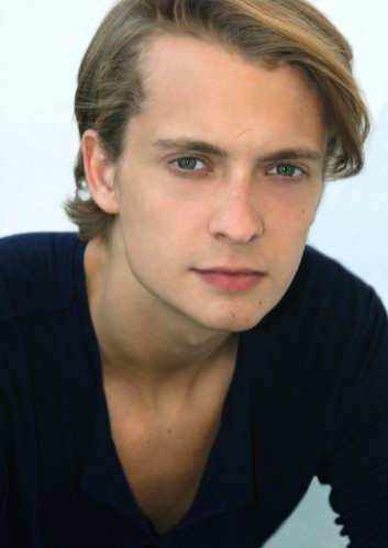 Nicholas Horton Fotoğrafı