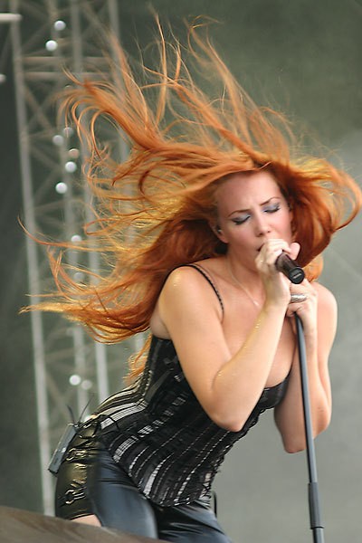 Simone Simons Fotoğrafı