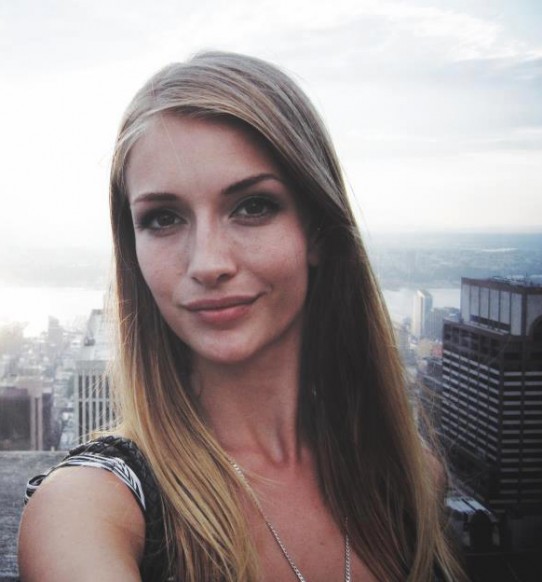 Yasemin Allen Fotoğrafı
