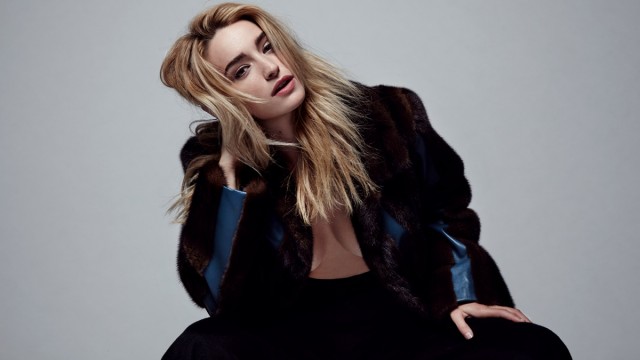 Brianne Howey Fotoğrafı