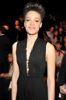Britne Oldford Fotoğrafı