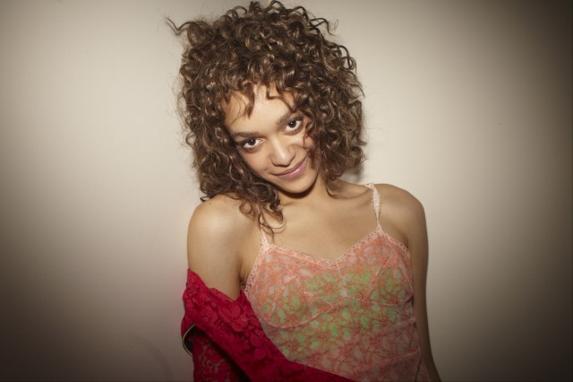 Britne Oldford Fotoğrafları 5