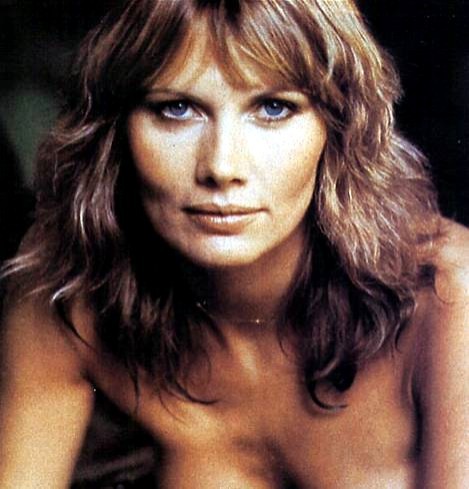 Maud Adams Fotoğrafları 1