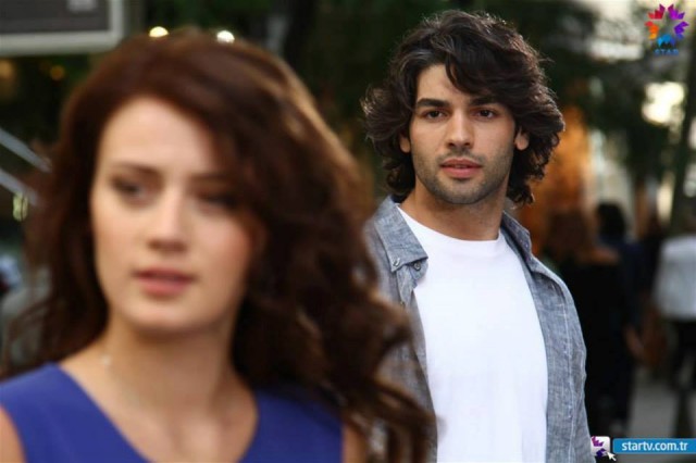 Gizem Karaca Fotoğrafı