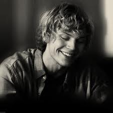 Evan Peters Fotoğrafları 9