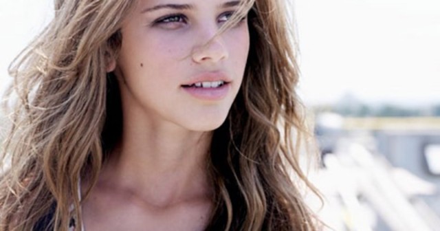 Halston Sage Fotoğrafı