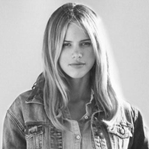 Halston Sage fotoğrafı