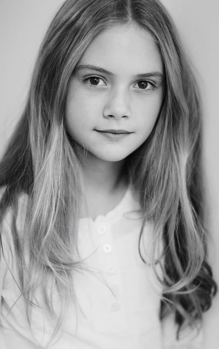 Emilia Jones Fotoğrafı