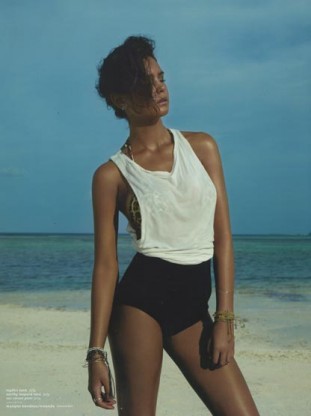 Courtney Eaton Fotoğrafı