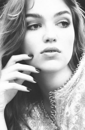 Lili Simmons Fotoğrafı