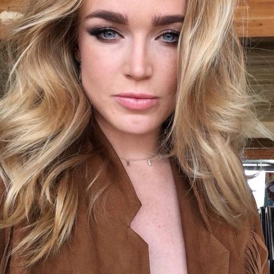 Caity Lotz Fotoğrafı