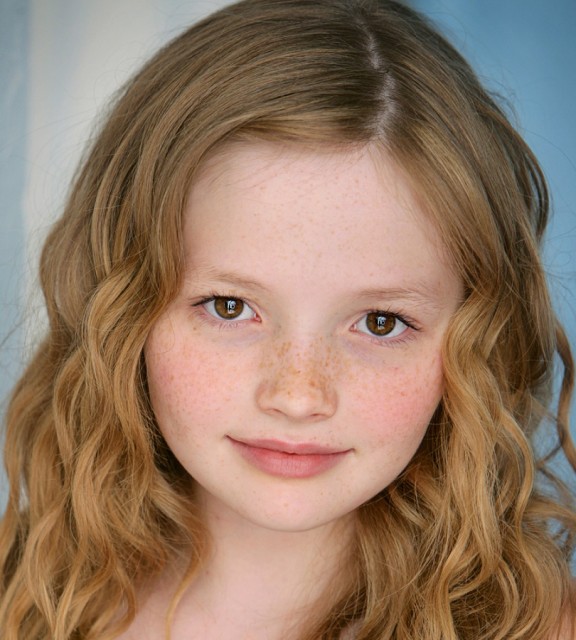 Emily Alyn Lind Fotoğrafı