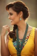 Esha Gupta Fotoğrafı