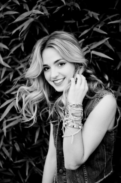 Katelyn Tarver Fotoğrafı