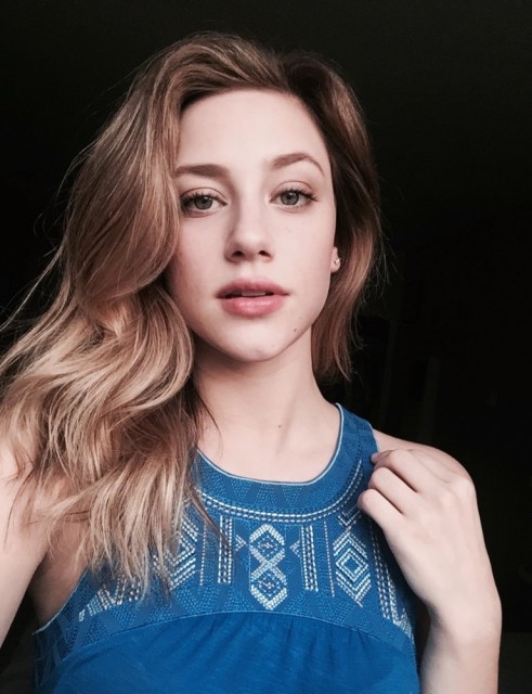 Lili Reinhart Fotoğrafları 9