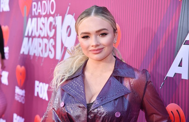 Natalie Alyn Lind Fotoğrafı