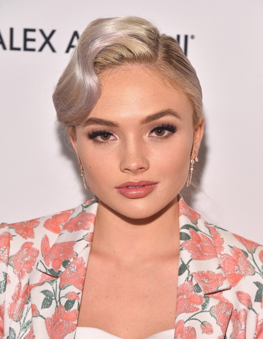Natalie Alyn Lind Fotoğrafı