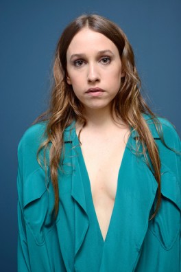 Sarah Sutherland Fotoğrafları 5