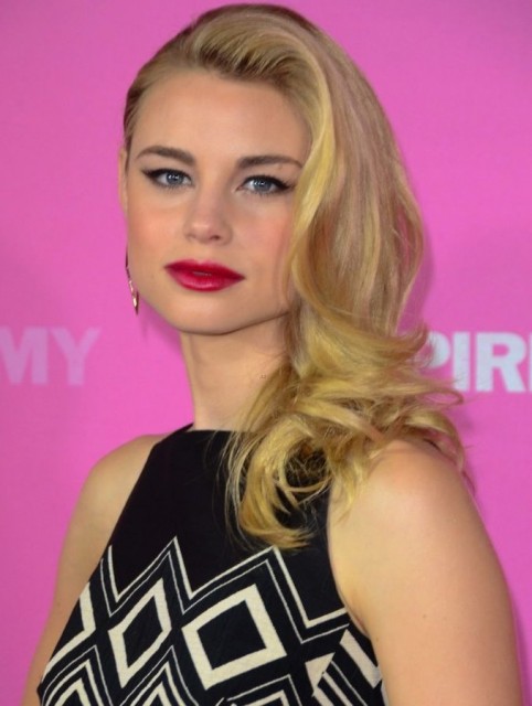 Lucy Fry Fotoğrafı