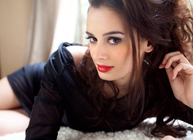 Evelyn Sharma Fotoğrafı
