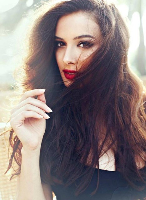 Evelyn Sharma Fotoğrafı