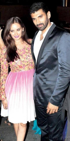 Evelyn Sharma Fotoğrafı