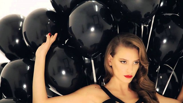 Serenay Sarıkaya Fotoğrafları 934