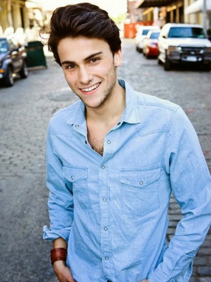 Jack Falahee Fotoğrafı